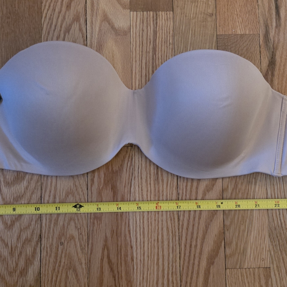 Maidenform New With Tags Strapless Smooth Molded Cup Bra — Nude
